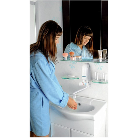 Проточный нагреватель Dafi 3,7кВт над мойкой с белым краном - фото