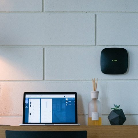 Модуль управления - централь AJAX HUB 2 Plus Ethernet/3G/LTE (черный/белый) - фото